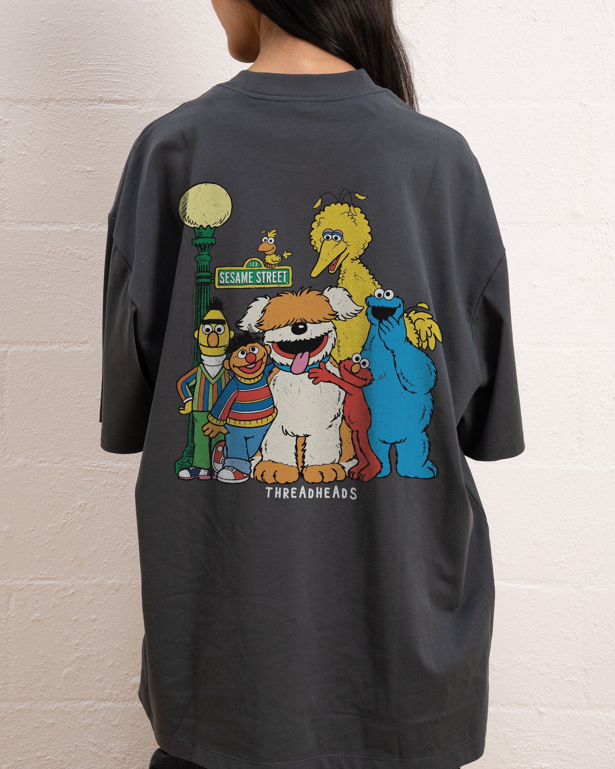 Sesame Street The Gang's All Here Oversized Graphic T-Shirt - Unisex 90s Boxy Fit
