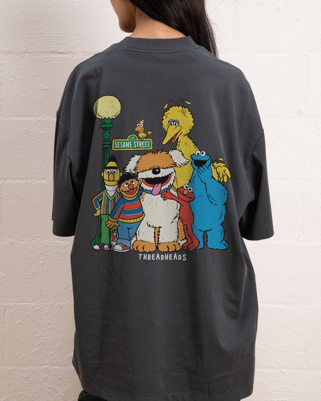 Sesame Street The Gang's All Here Oversized Graphic T-Shirt - Unisex 90s Boxy Fit